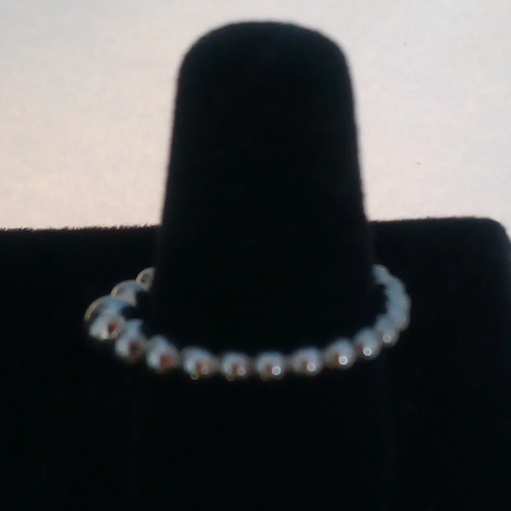 An infinity ring - Picture 2 of 3